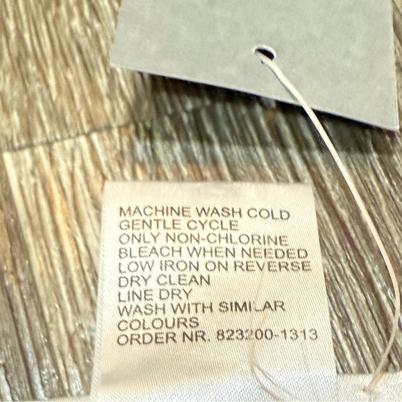 NWOT-H&M Hennes Collection Purple/Wine with Gold Sparkle HiLo Sheath Dress - Picture 4 of 4